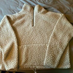 Fuzzy cropped sweatshirt